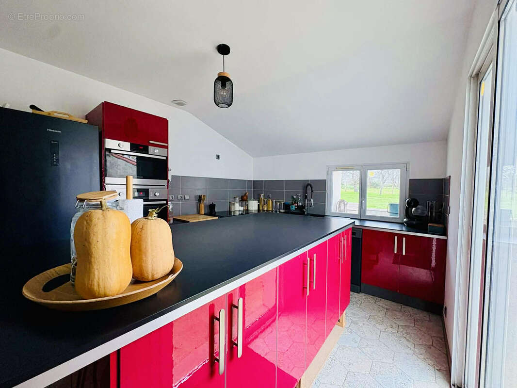 Maison de village, entièrement réhabilitée, où la pierre raconte l’histoire - photo 14