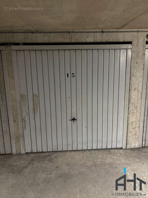 Parking à PARIS-12E