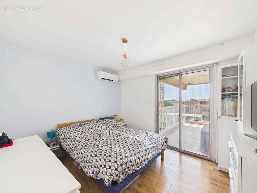 Antibes – quartier des combes – 3 pièces d'angle avec grande terrasse, garage et cave - photo 9