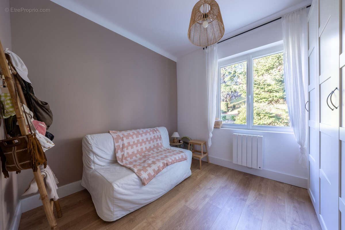 Appartement à SAINT-PRIEST-EN-JAREZ