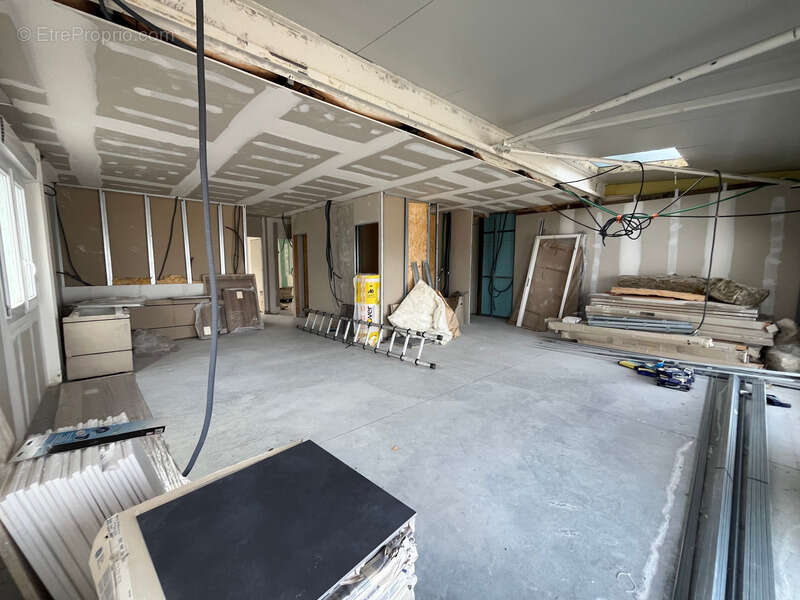 Commerce à MAXILLY-SUR-LEMAN