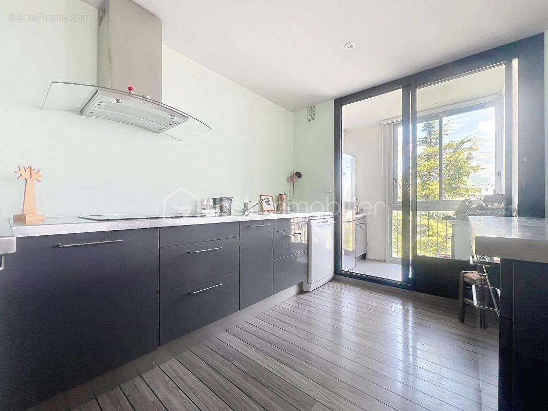 Appartement à SAINT-MARTIN-D'HERES