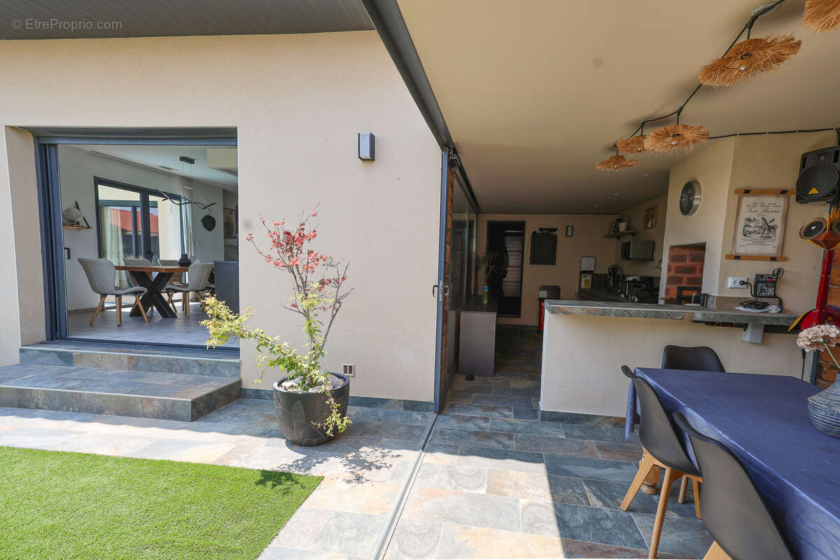 Villa t4 de qualité récente avec garage et piscine - dpe a - photo 14