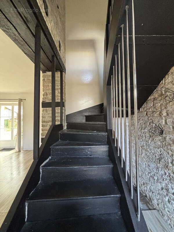 Maison à SAINTE-COLOMBE-SUR-SEINE