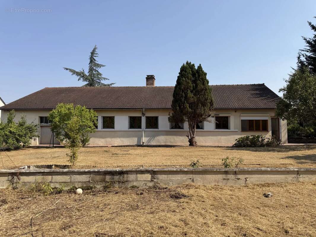 À 10 min d'Auxerre - Maison familiale de 158 m² dans un bourg avec commerces - photo 10
