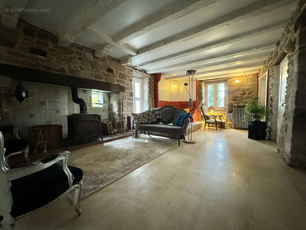 Maison à SAINT-BONNET-LA-RIVIERE