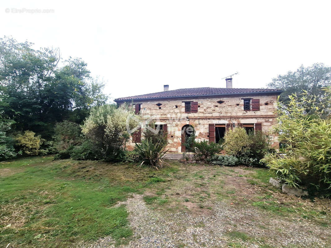 Maison 230 m² à Merles  - photo 3