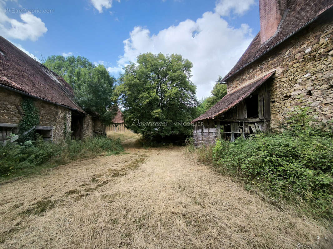 Maison à COUSSAC-BONNEVAL
