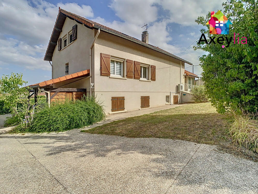 A vendre- saint-haon-le-vieux- maison familiale sur terrain de 3440 m2 avec piscine - photo 2