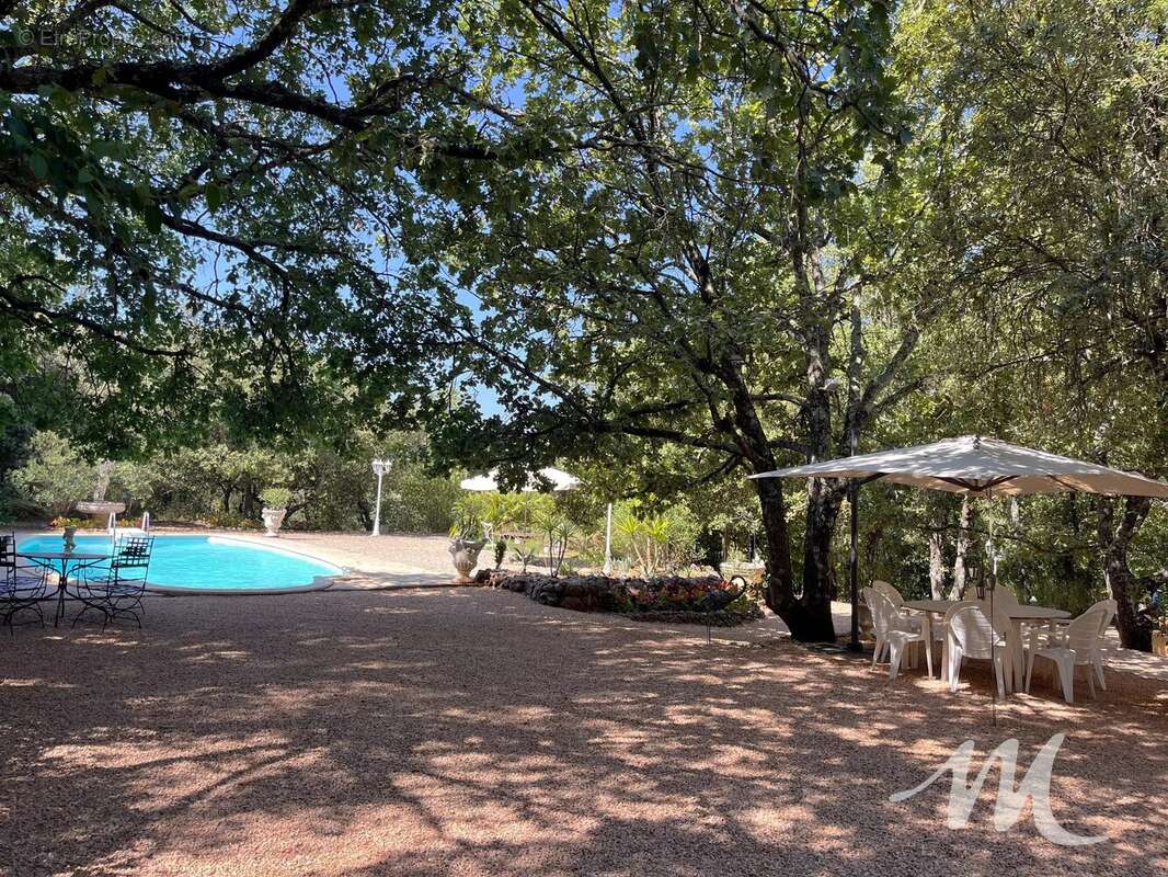 Grande propriete a vendre a tavernes avec 2 habitations piscine garage et terrain bucolique - photo 4