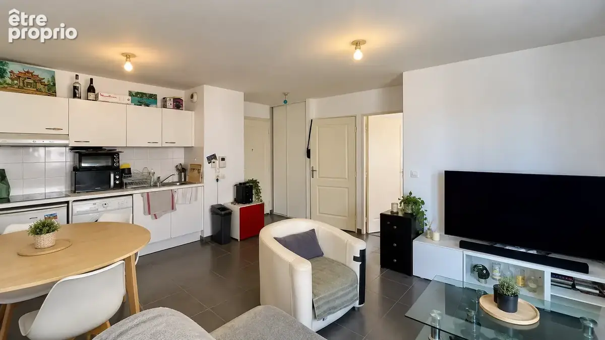 T2 de 40 m2 avec terrasse et garage   Idéal investissement / pied-a-terre / premier achat. - photo 2