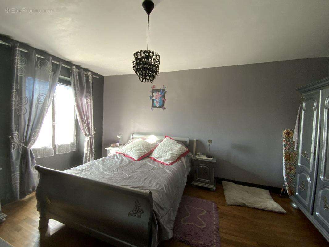 Maison à SAINT-PARDOUX-LES-CARDS