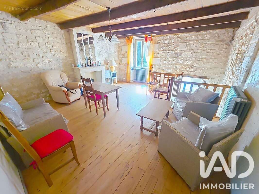 Photo 3 - Maison à LA ROCHEBEAUCOURT-ET-ARGENTINE