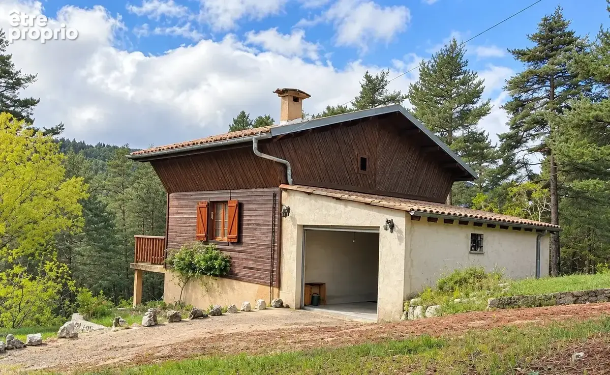 Chalet en bois avec terrasse plein sud et grand terrain arboré de 2 680 m² - photo 17