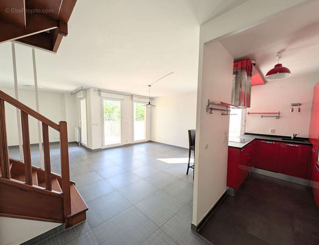 T3 en duplex -  Grande terrasse - Box - Gennevilliers - photo 2