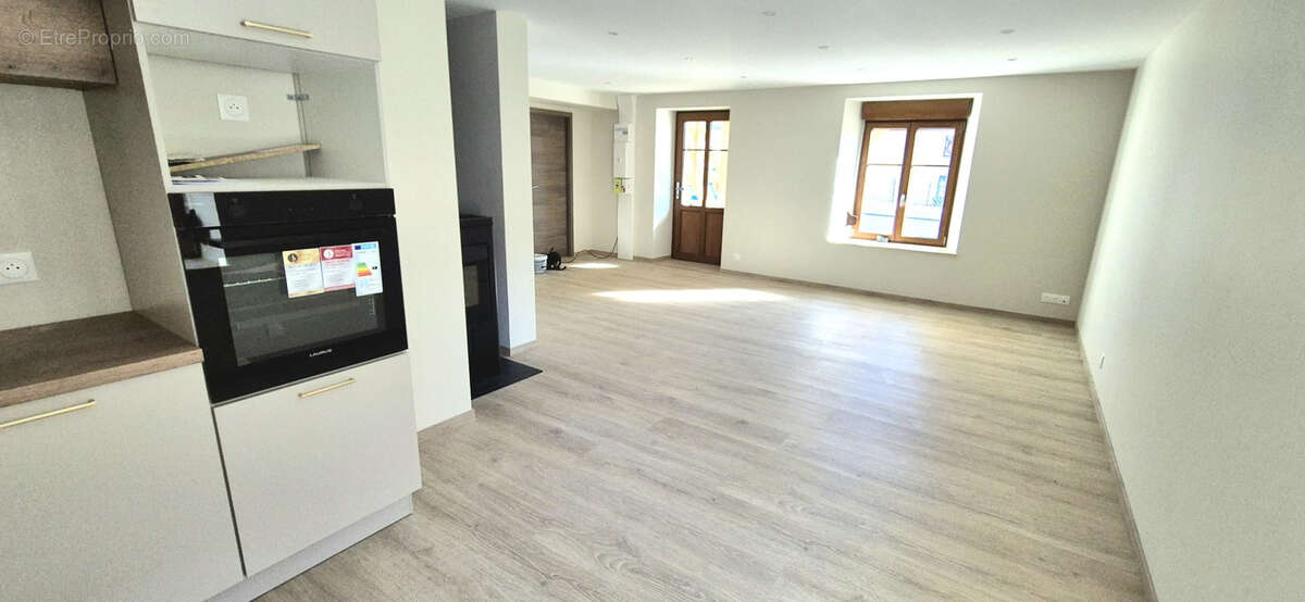 Appartement à ORCHAMPS-VENNES