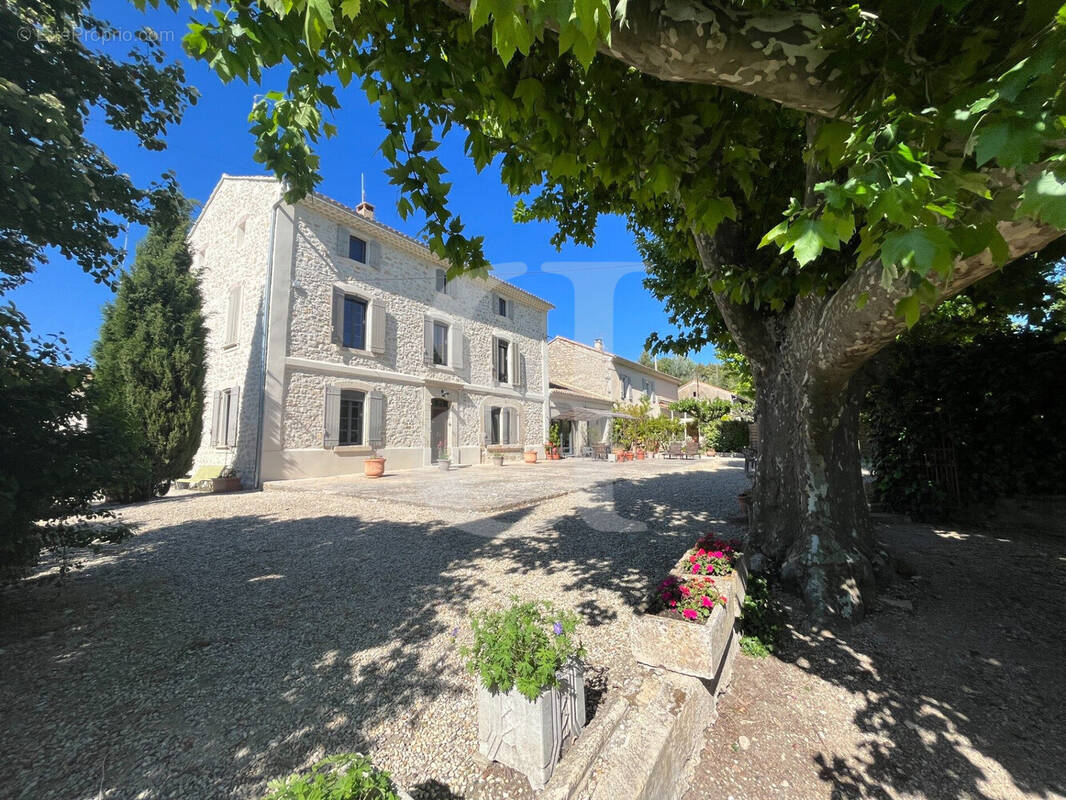 Maison à L'ISLE-SUR-LA-SORGUE