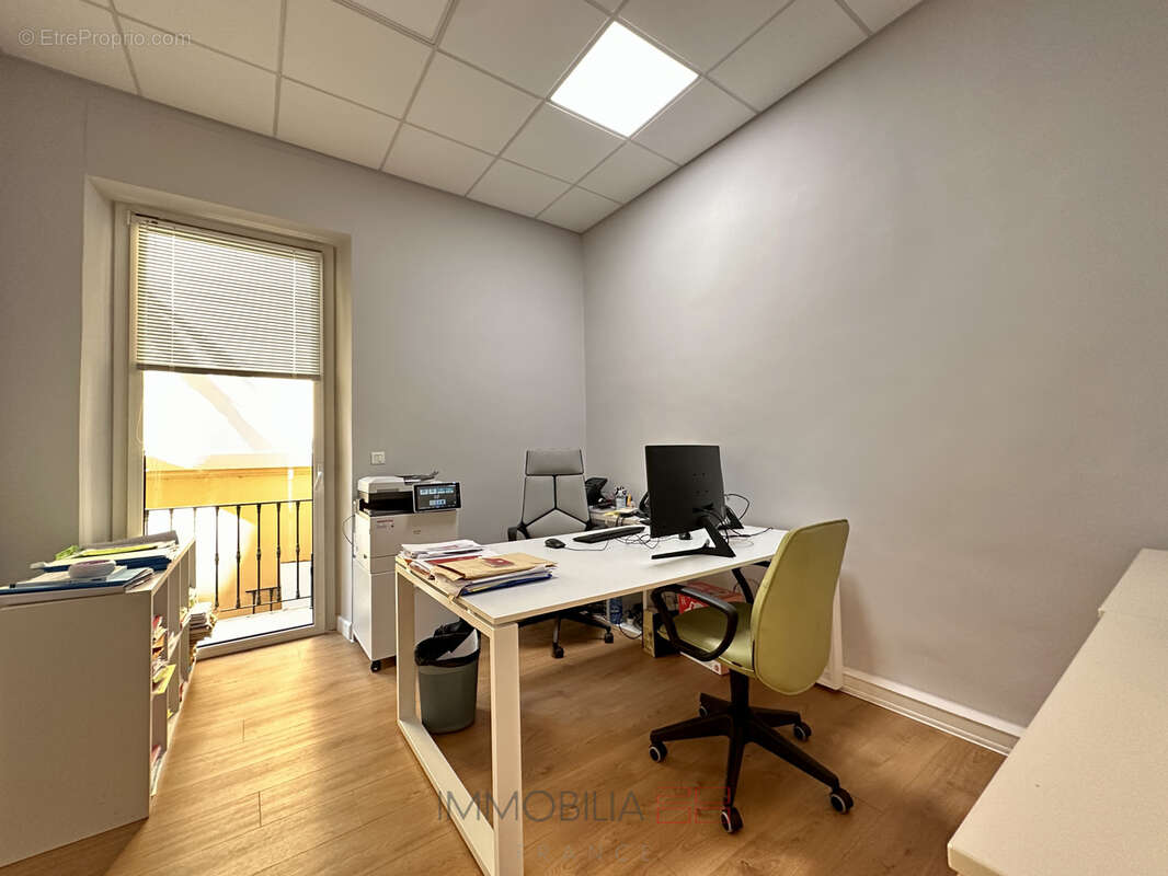 Frontière Monégasque -  Local Professionnel 165 m2 transformable - photo 5