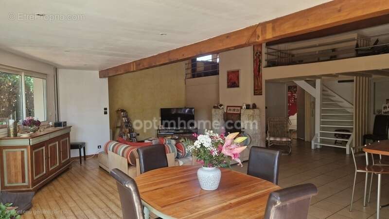 Maison à SAINT-JEAN-D'ILLAC