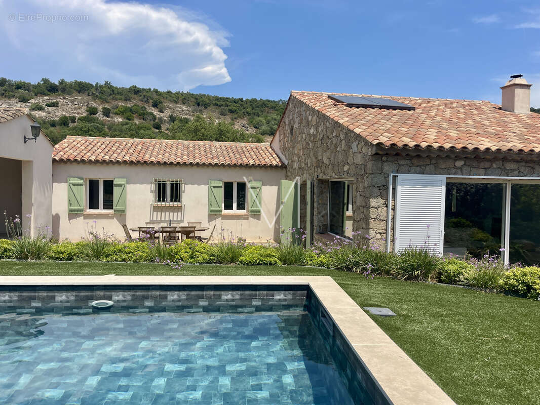 Maison à PLAN-DE-LA-TOUR