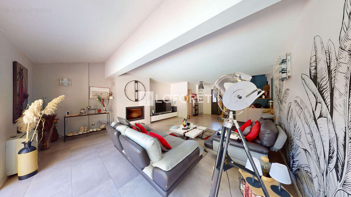 Villa de 7 pièces de 217 m²  avec piscine chauffée et dépendance L'Union - photo 5