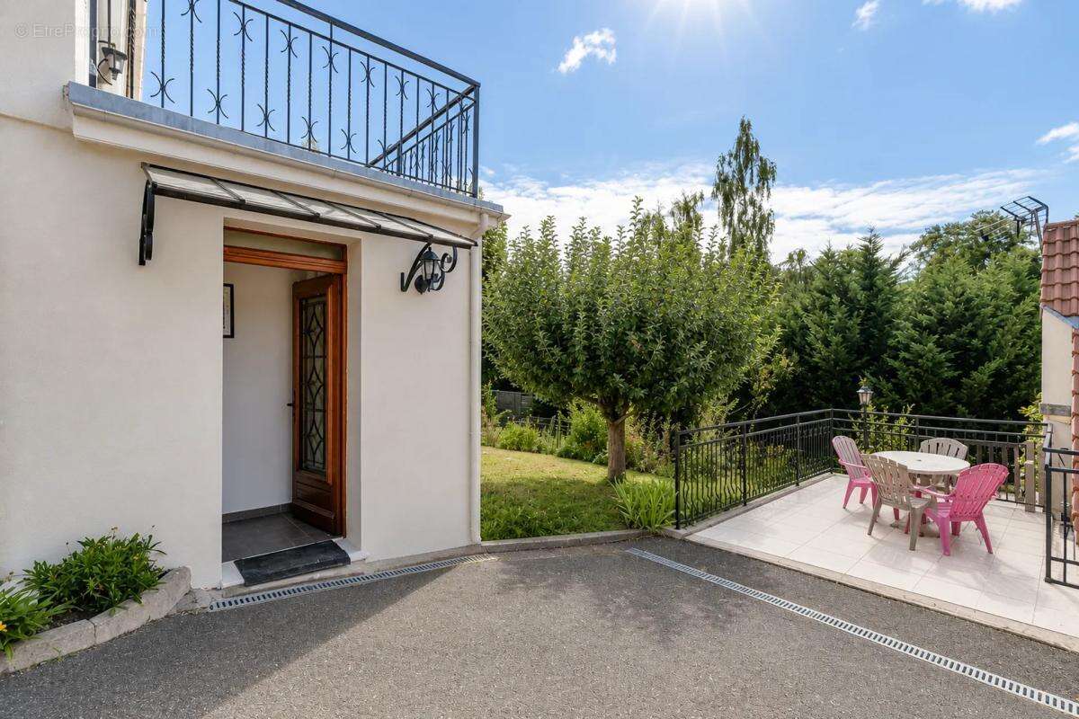 Appartement de 4 pièces de 88 m² situé à Fosses - photo 23