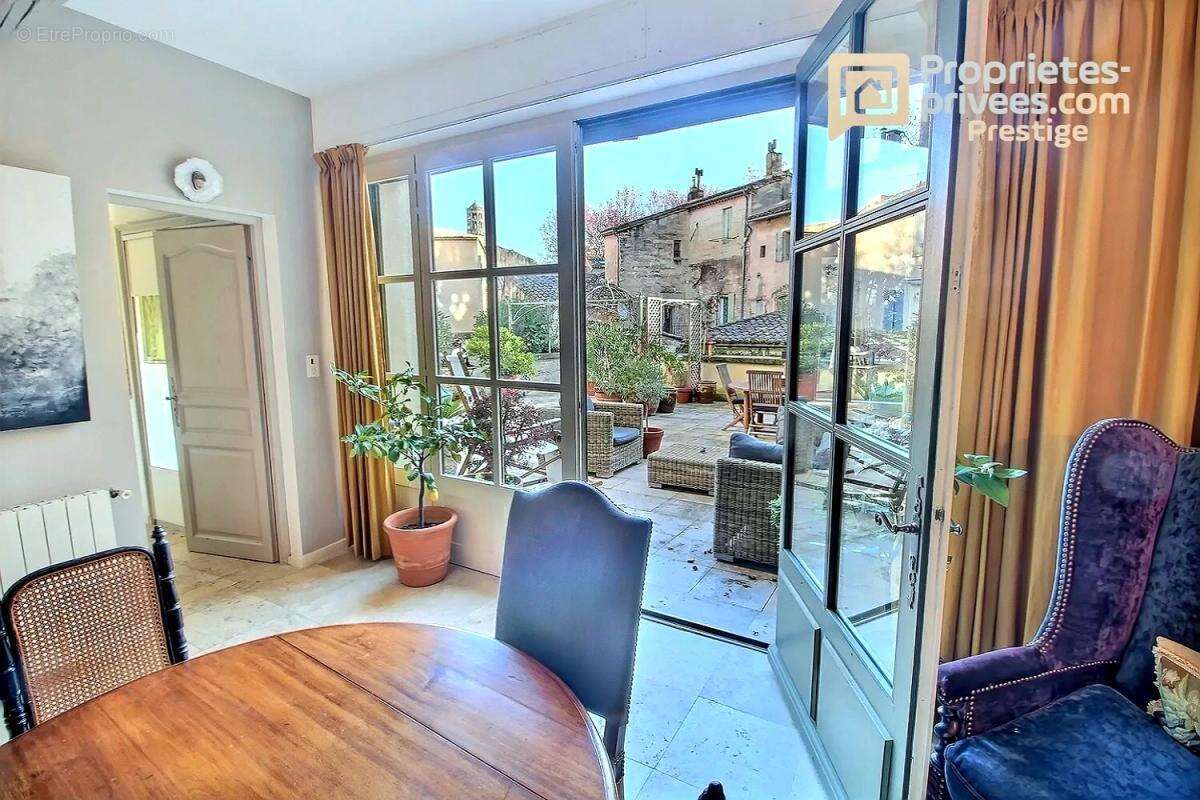 Appartement à UZES