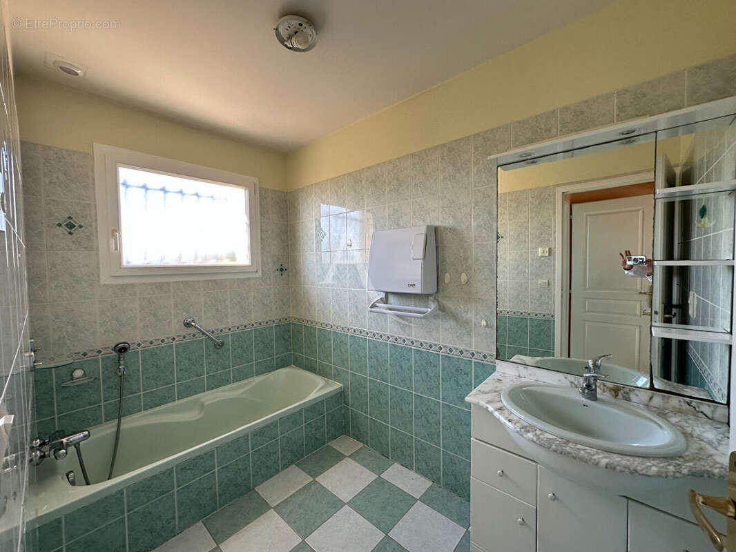 Maison à SAINT-PORCHAIRE