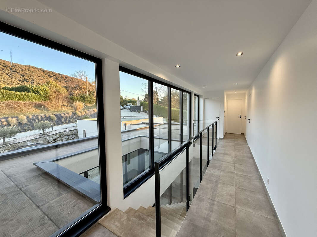 Villa contemporaine de 305 m2 à Saint-Péray - photo 18