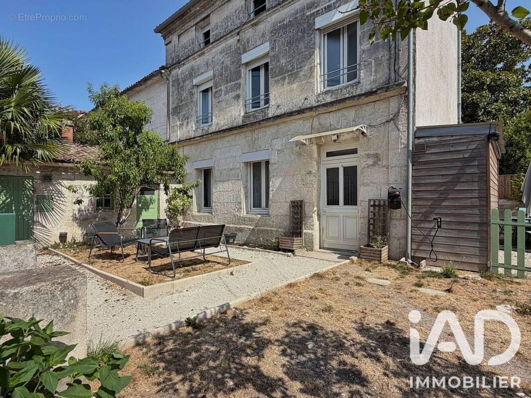 Photo 1 - Maison à RUELLE-SUR-TOUVRE