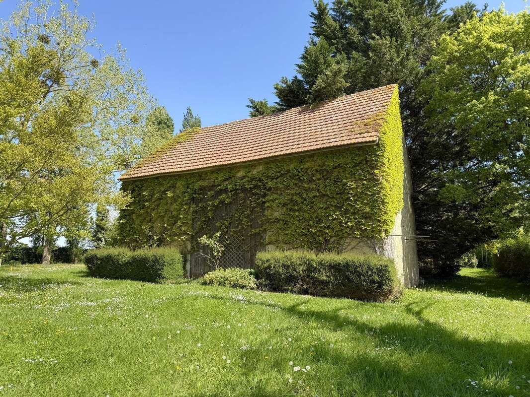 Dépendance 3 - Maison à SAINT-COSME-EN-VAIRAIS