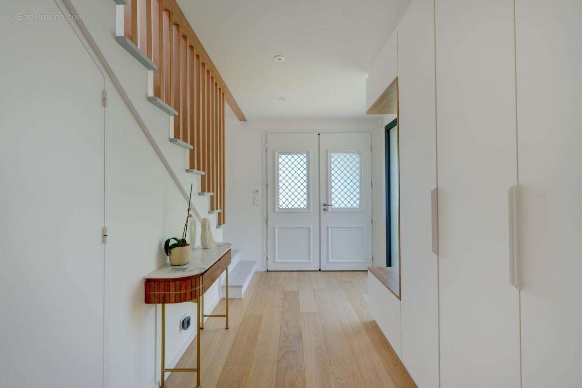 Propriete d'exception 218 m2 sur jardin de 1 500 m2 - photo 6