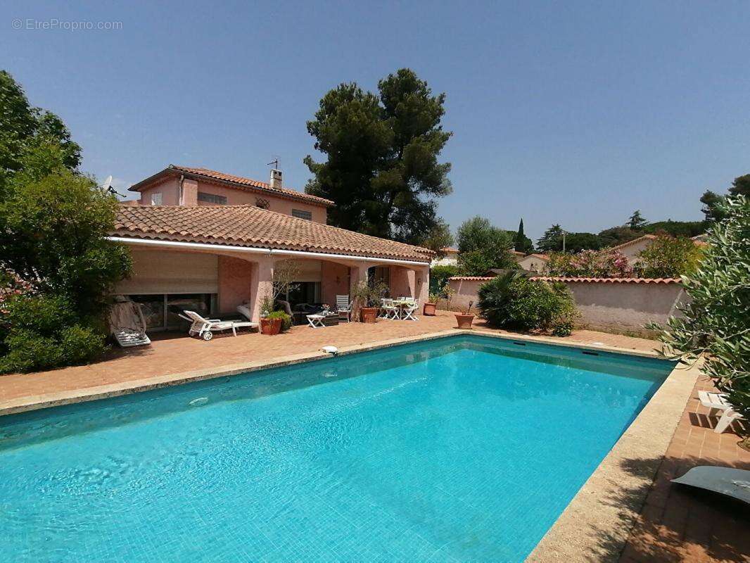 Maison à SAINT-CYR-SUR-MER