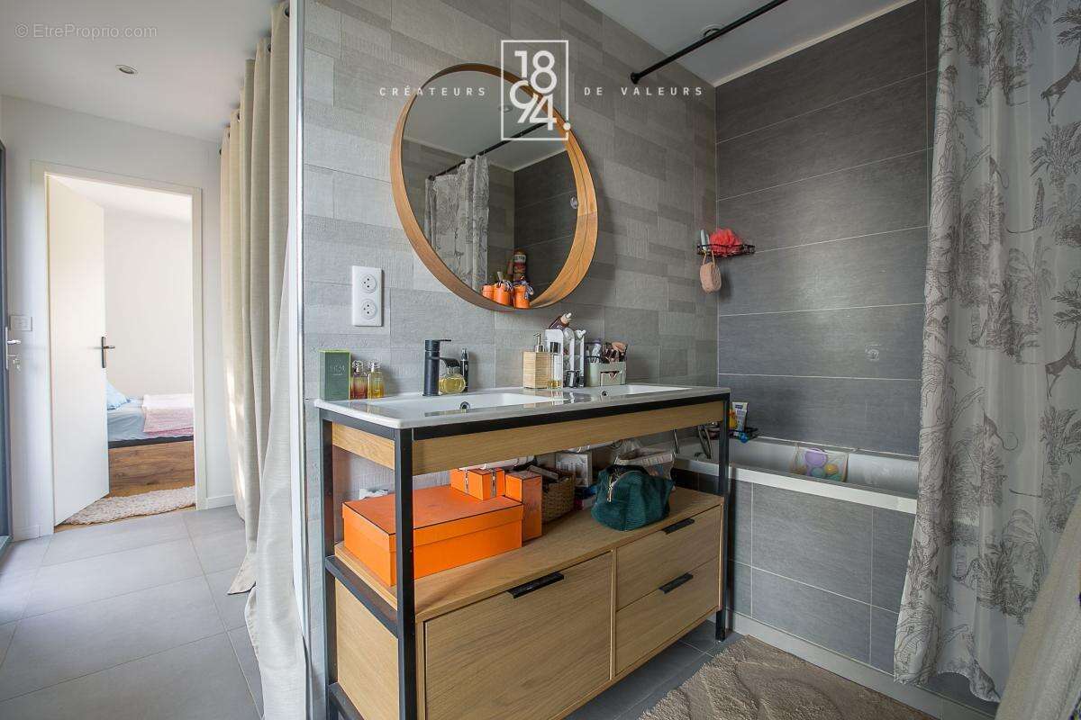 Maison À Vendre T4 Marseille 13011  Eoures  Villa familiale de 112m²  Jardin et piscine  Suite parentale en rez-de-chaussée  Sta - photo 15