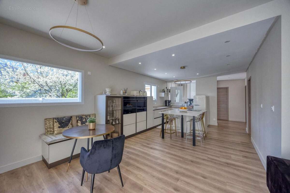 Maison à SAINT-EGREVE