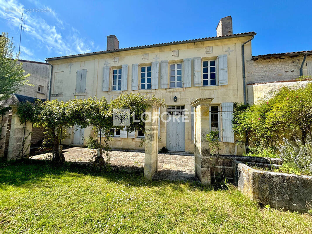 Maison à SAINT-SAVINIEN