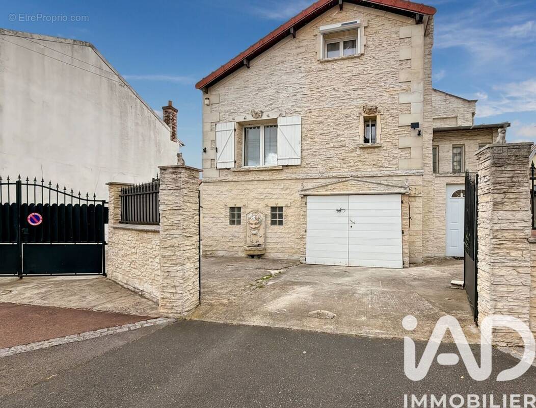 Photo 1 - Maison à LIVRY-GARGAN