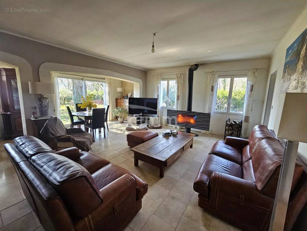 Maison à CHATEAU-ARNOUX-SAINT-AUBAN