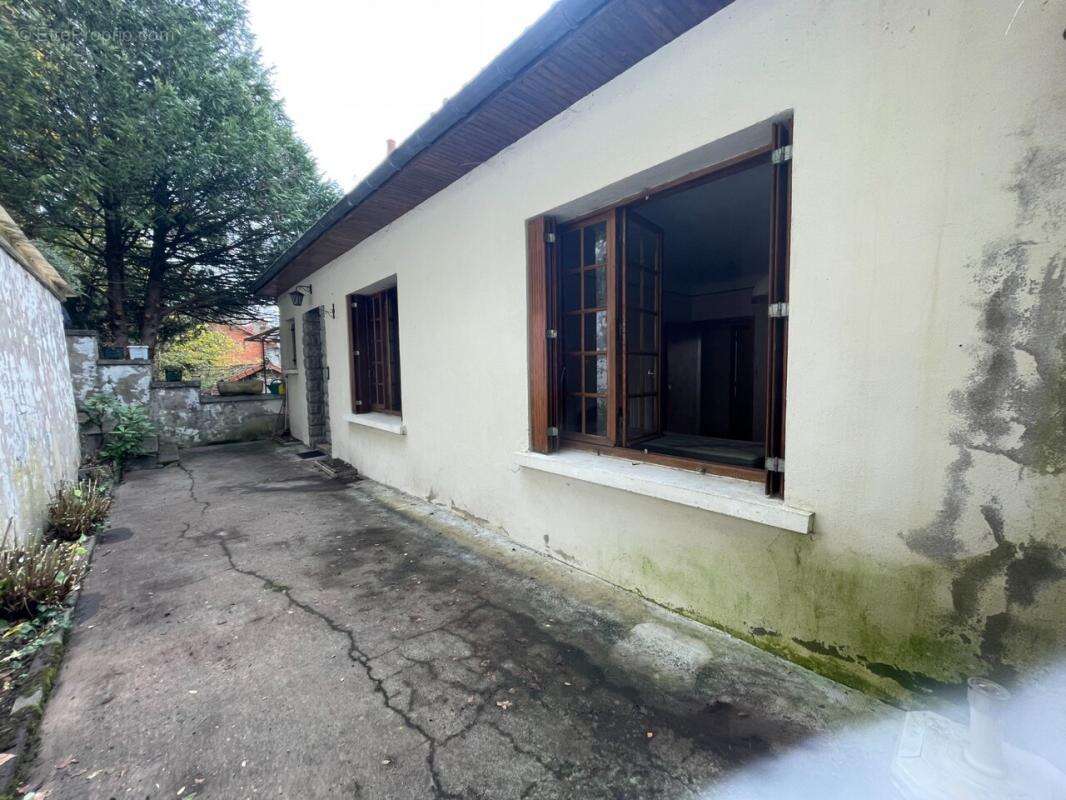 titre - Maison à PONTAUMUR