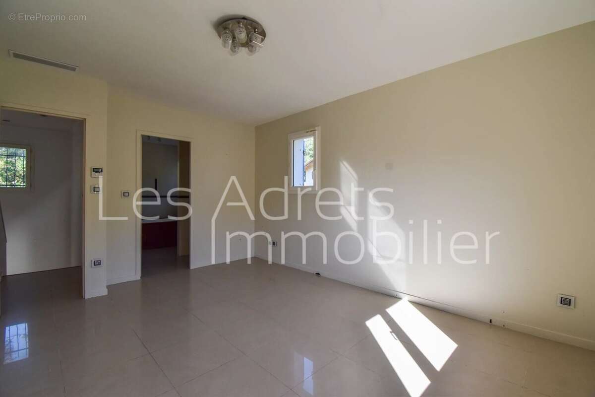 Maison à LES ADRETS-DE-L'ESTEREL