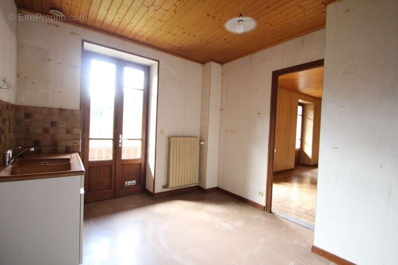 À vendre Thones Appartement 5 pièces à rénover plus plateau à aménager - photo 3