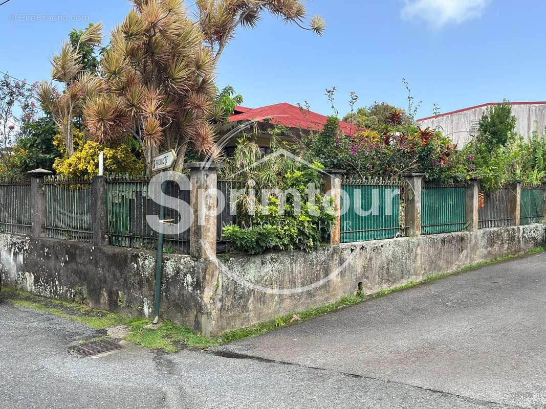 Maison familiale de 4 chambres avec T2 indépendant et garage sur un terrain clôturé - photo 26