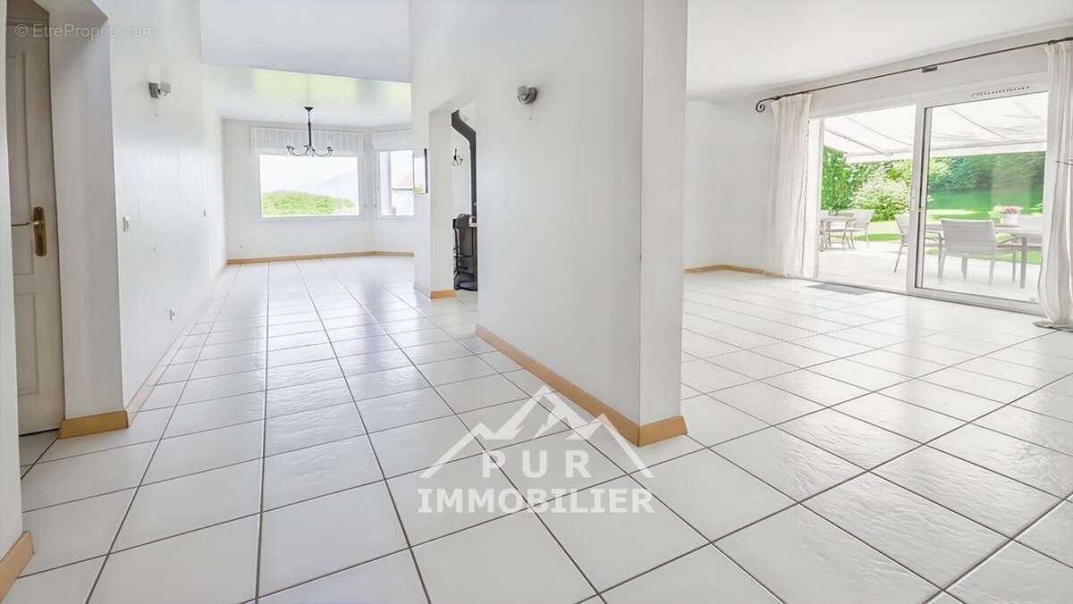 Maison à PERS-JUSSY
