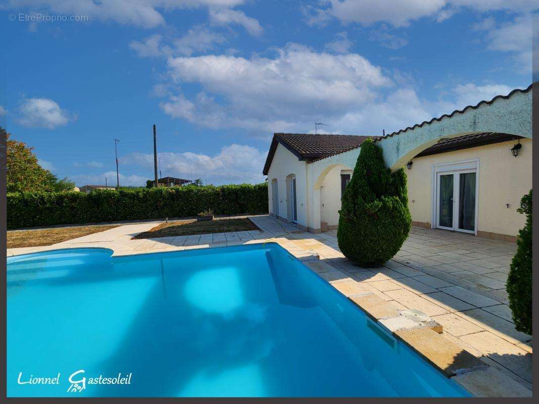 Maison à vendre de plain pied 3 chambres double garage et piscine sur la commune de  PINEUILH (33) - photo 17