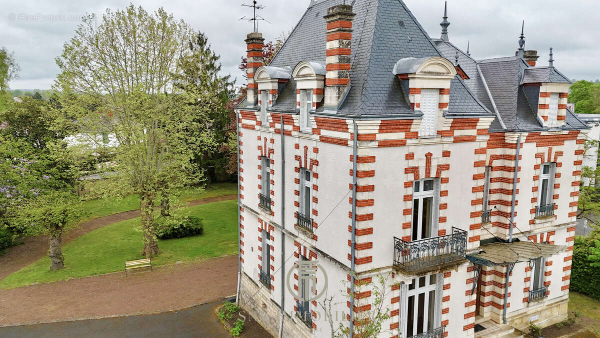 Maison à SAINT-AMAND-MONTROND