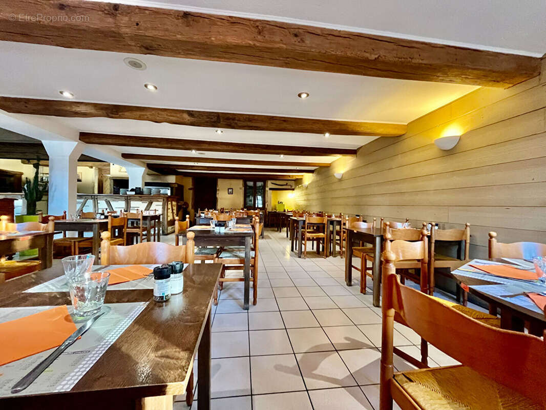 Commerce à PONT-DE-VAUX