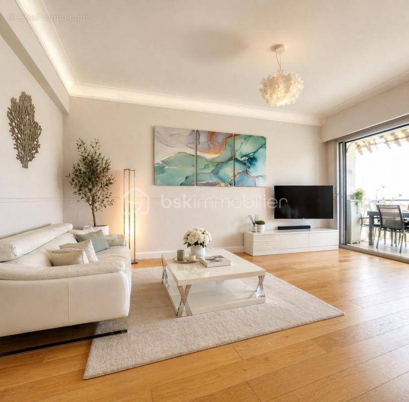 Appartement à VALLAURIS