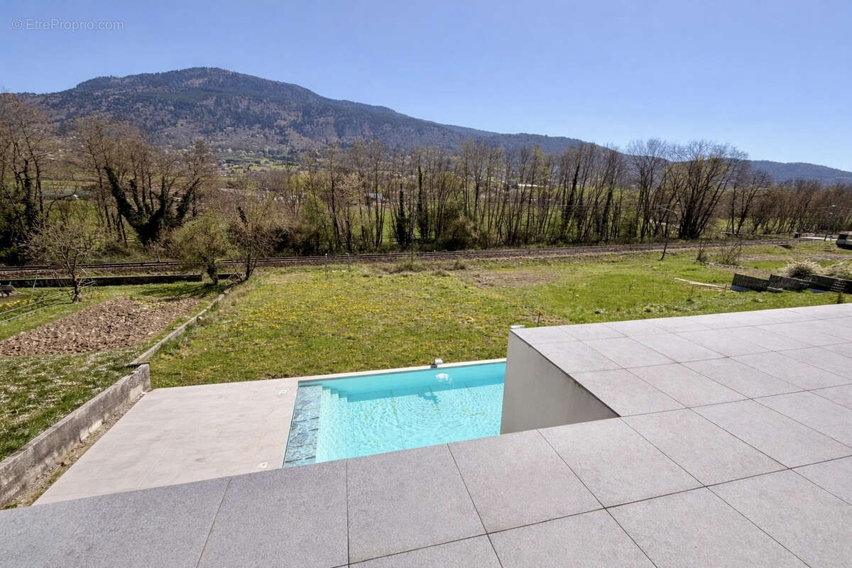 Maison à SAINT-CERGUES