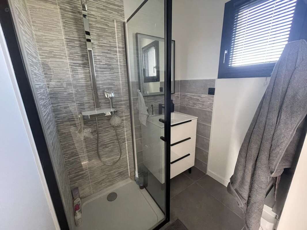 Maison à PINS-JUSTARET