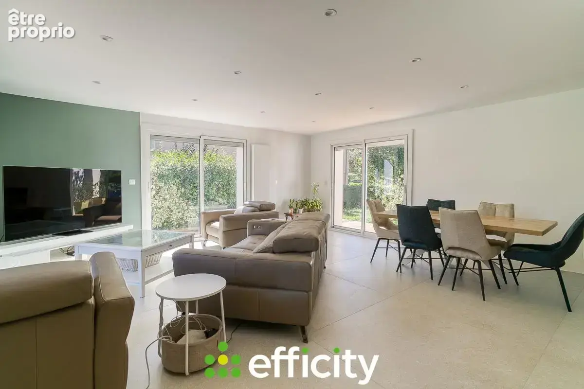 Maison 5 pièces 198 m² à vendre à Genas (69740) - photo 2